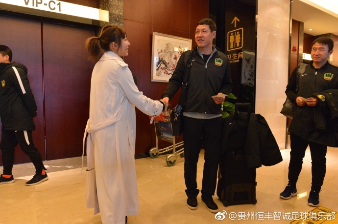 弗朗西丝卡·古德(FrancescaGoode)是一名成功的纽约银里手，当她被歪曲指控操纵不合法手段谋取好处后，联邦当局冻结了她所有的资产，她一夜暴穷，不能不抛却之前的豪华糊口体例，搬回了故乡，回到了她怪异的欢喜的南边老家，而在这，她将重拾本身的人生价值